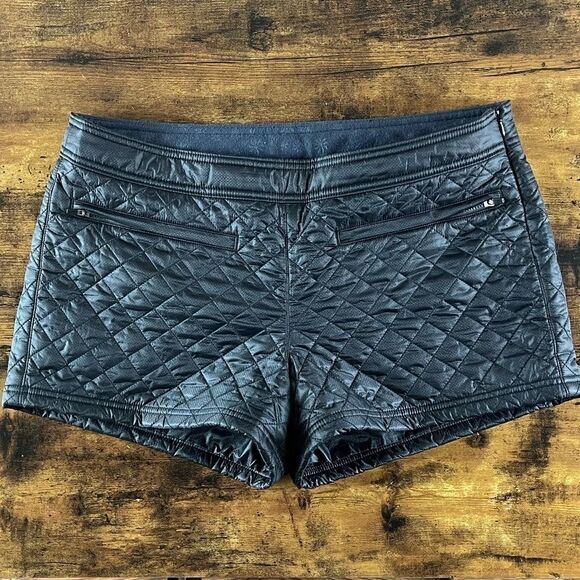 Athleta Black Quilted Shorts Size 12 Large EUC - Picture 3 of 5